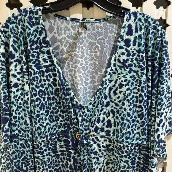 VIX pool coverup size medium - Picture 2 of 7